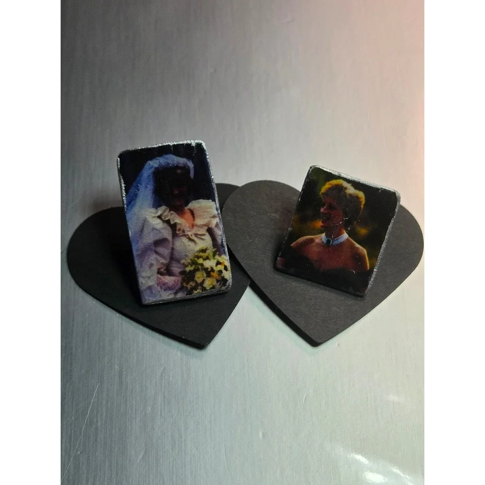 Unbranded Pin Set Lady Diana Royalcore Nostalgiacore 90s B Grade Set of 2